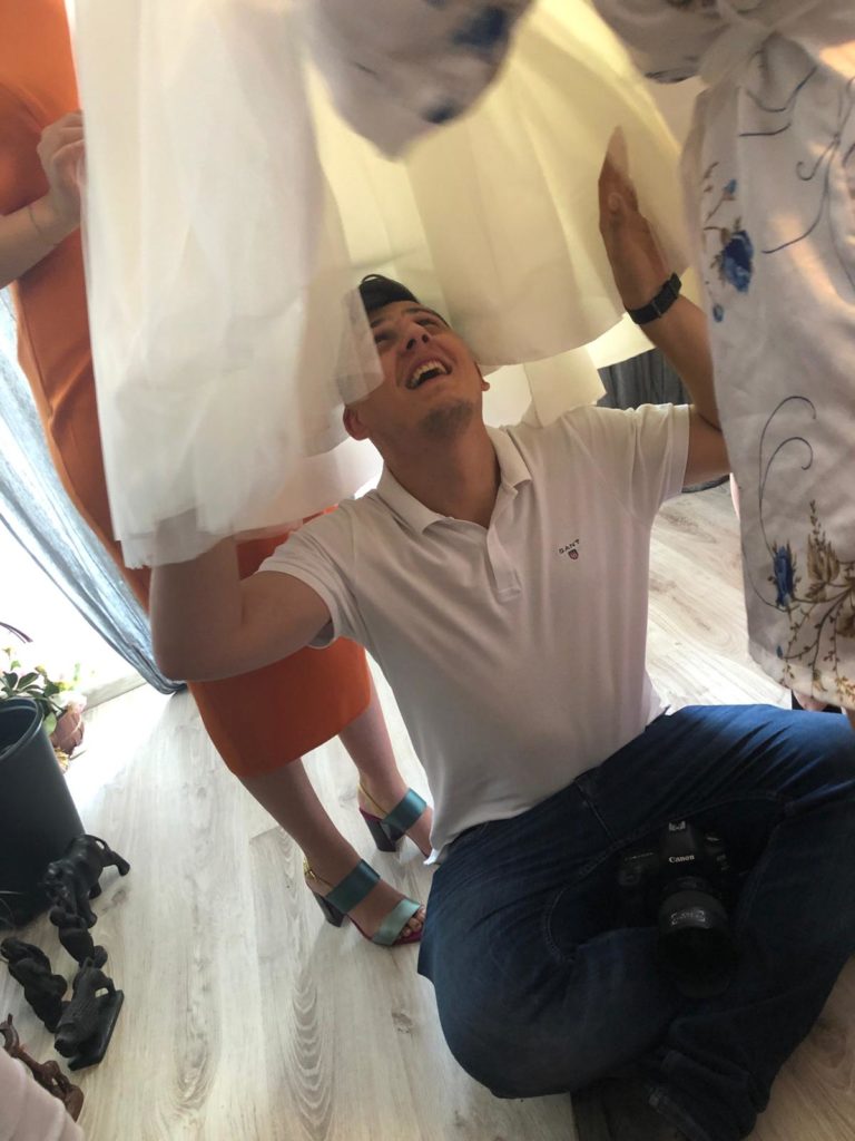 Despre noi